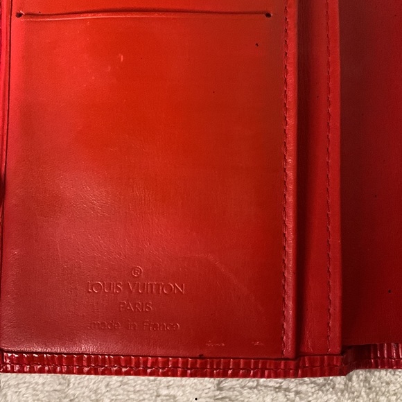 Authentic Louis Vuitton red epi kisslock wallet with gold hardware - Picture 9 of 12